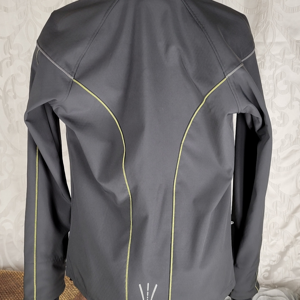 Asics runner jacket - Picture 6 of 14
